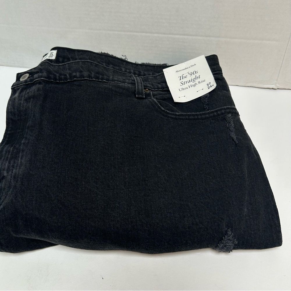 Abercrombie & Fitch NWT '90s Straight Ultra High Black Distressed Jeans 37/24R